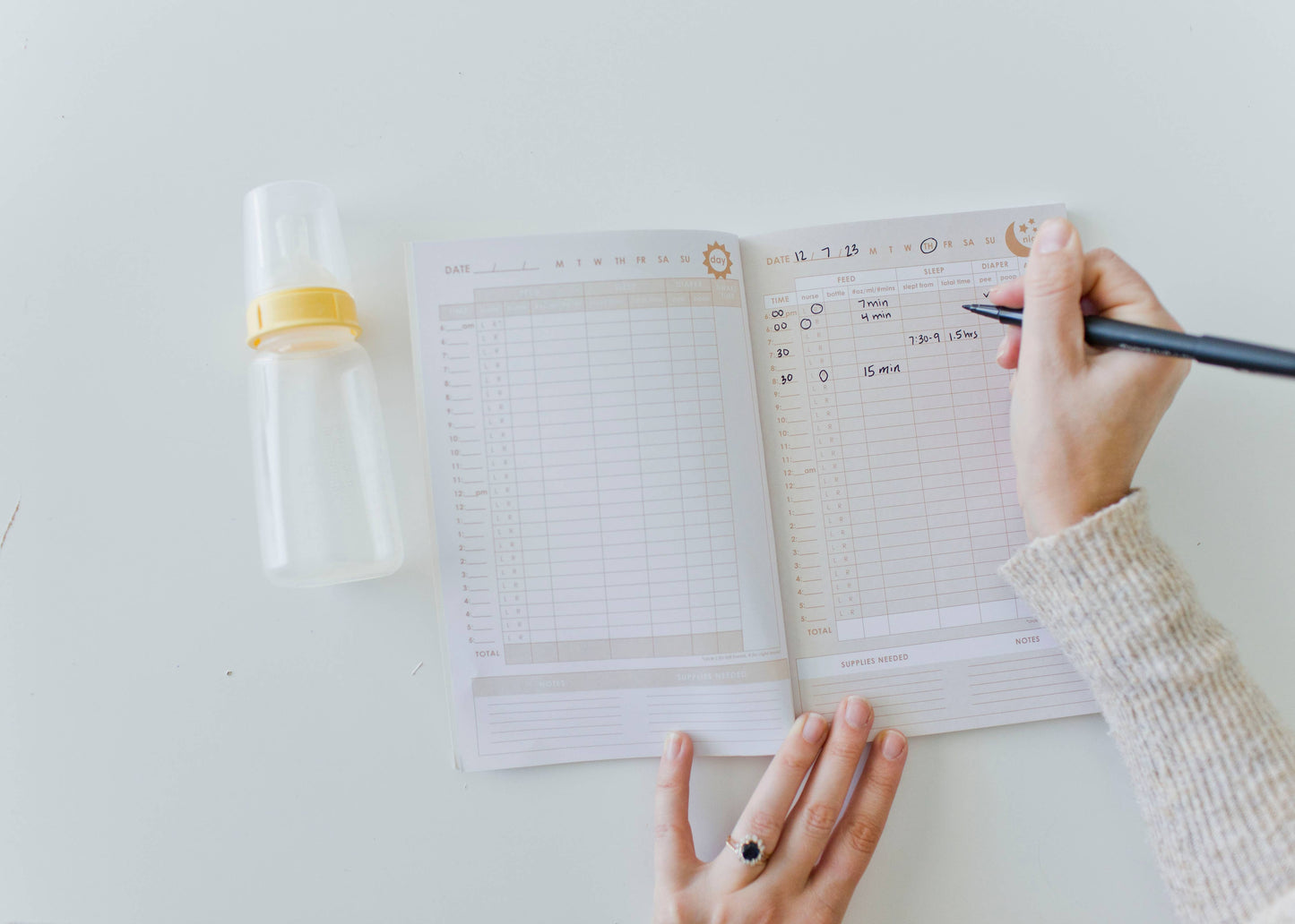 Baby's Daily Log Book