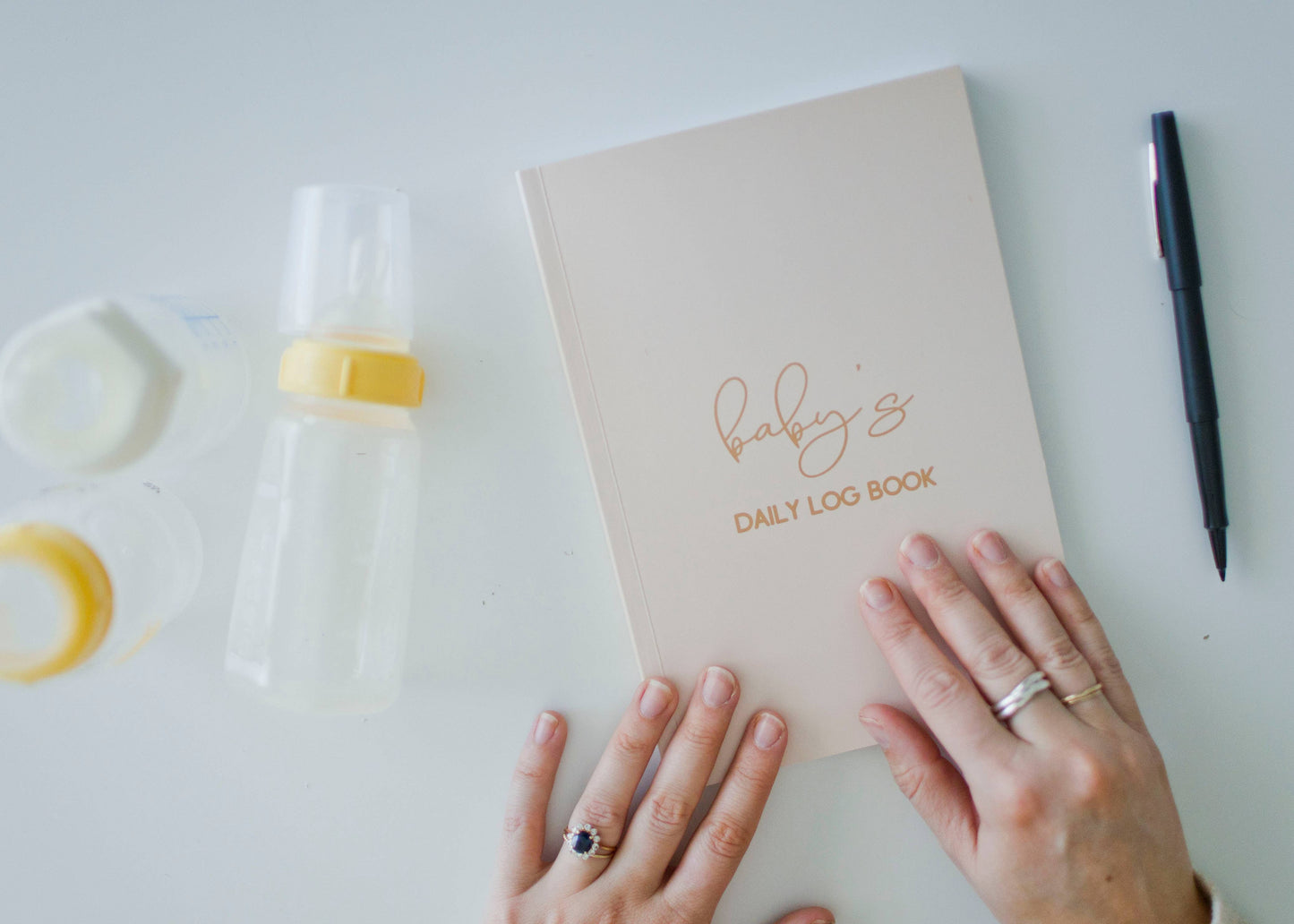 Baby's Daily Log Book